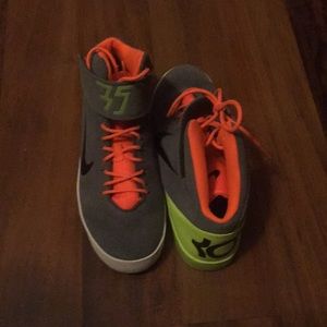 KD tennis shoes